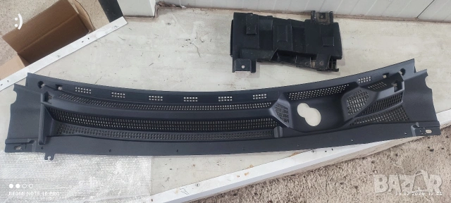 Части Дачия Спринг, капак-предпазител до стъклото, снимка 3 - Части - 53530678