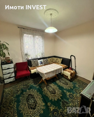 Две къщи в един двор с гараж – център на гр. Омуртаг, снимка 4 - Къщи - 53190928