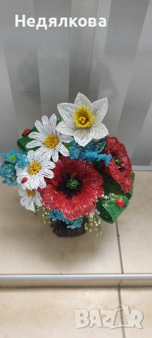 Цветя от мъниста, снимка 9 - Декорация за дома - 34884581