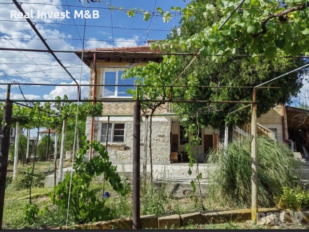 Продавам къща в с.. БРЯСТ, снимка 3 - Къщи - 51530462