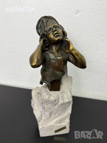 Дизайнерска бронзова скулптура. №7429, снимка 2 - Антикварни и старинни предмети - 51940095