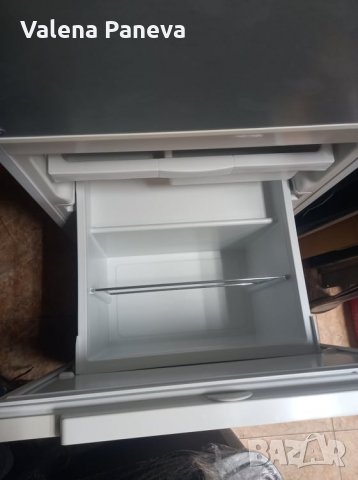 Хладилник за вграждане с камера и отделение за плодове, снимка 8 - Хладилници - 34984368