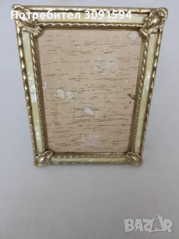     Винтидж рамка за снимки със статив от  метал и седеф в  добро състояние.    Размери 11/9,см, снимка 2 - Колекции - 49630668