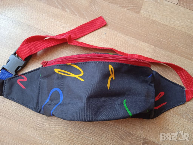 Чанта за кръст на Benetton Colors, снимка 2 - Чанти - 36454779