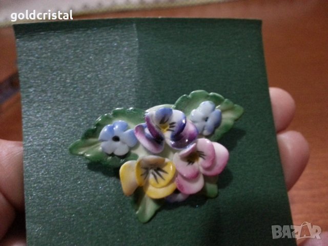 Порцеланова брошка 