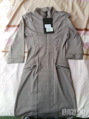 Нова с етикет рокля страдивариус