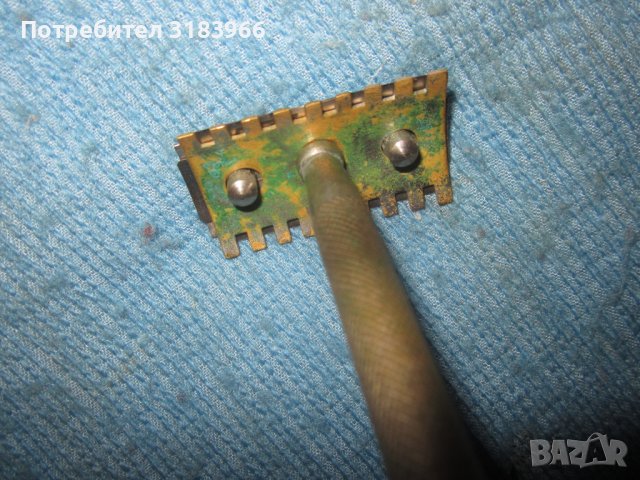 стара бръсначка в метална кутия, снимка 2 - Други ценни предмети - 40143891