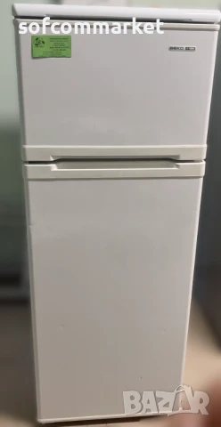 Хладилник с горна камера Beko 144 см, снимка 1