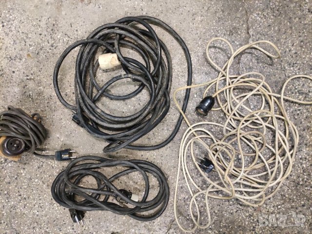 Продавам стари разклонители и удължители