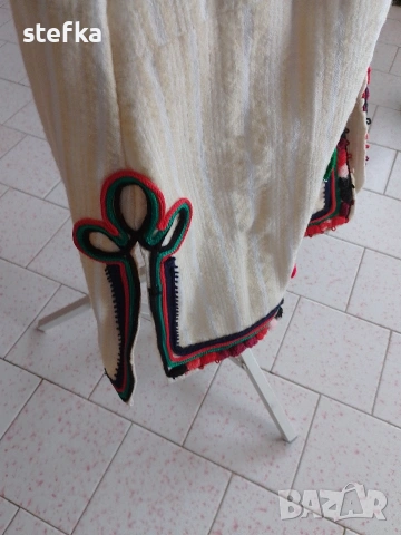 Носия дълъг елек 