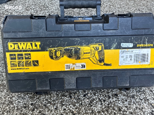 Саблен трион Dewalt DWE 305, снимка 7 - Други инструменти - 52013950