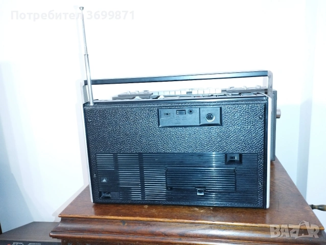 Радиокасетофон Грундиг., снимка 5 - Радиокасетофони, транзистори - 53305369