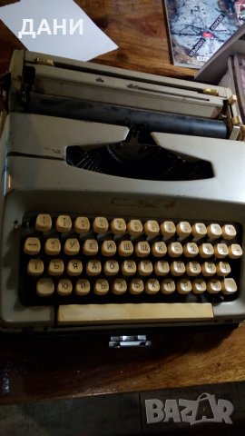 Прдавам пишеща машина Марица, снимка 1 - Колекции - 27431098