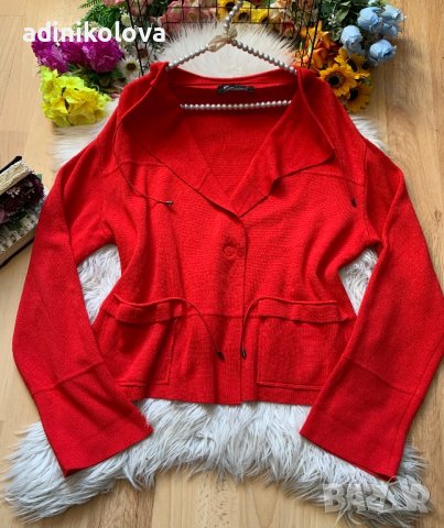 Червена жилетка, снимка 1