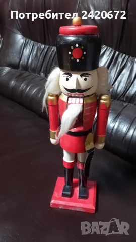 стара  дървена  лешникотрошачка, снимка 1