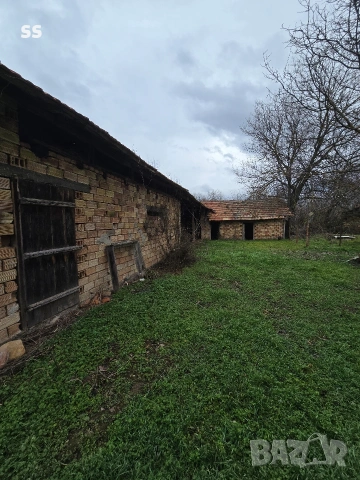 Продавам голям парцел 2.4 дка с масивни стопански сгради в с. Сушица, снимка 7 - Парцели - 53463102