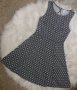 СТРАХОТНА кукленска рокля с черно-бяла щампа и леко отворен гръб , снимка 1 - Рокли - 40525516