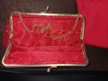 Червена малка  чантичка със златист синджир и подарък червени ръкавици , снимка 4