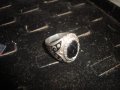 СТАР АНГЛИЙСКИ СРЕБЪРЕН ПРЪСТЕН СРЕБРО 925 НИЕЛО ОРНАМЕНТИКА с ЧЕРЕН АХАТ ФАСЕТИРАН 22279, снимка 14