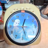 Продавам стенен часовник на Елза, снимка 1 - Стенни часовници - 43734014