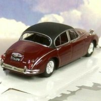 JAGUAR MarK II 1960 ”Inspector Morse” - мащаб 1:43 на Cararama моделът е нов в кутия, снимка 2 - Колекции - 44025867