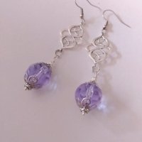 Красиви обици с люляково лилави кристали и орнаменти в цвят Сребро , снимка 2 - Обеци - 32708148