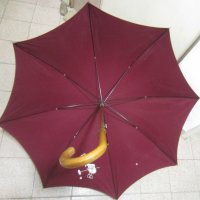 Стар чадър цвят бордо с бродиран кон и дървена дръжка в Други ценни  предмети в гр. Нови пазар - ID28951046 — Bazar.bg