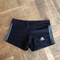 Дамски къси панталони Adidas, снимка 1 - Къси панталони и бермуди - 33449332