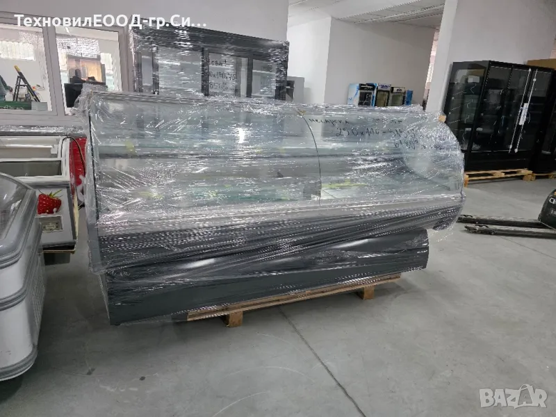 Хладилна витрина 250х110, снимка 1