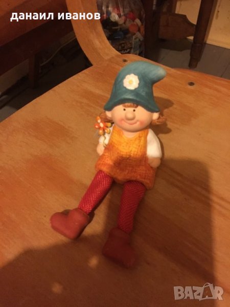 Момиченце с цвете , снимка 1