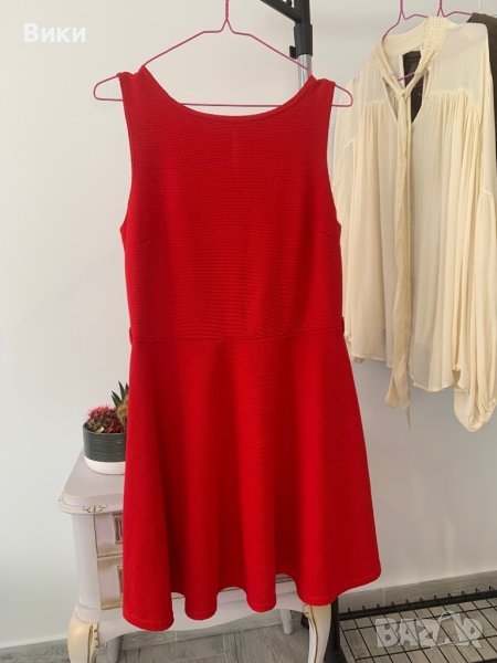 Червена рокля в размер L, снимка 1