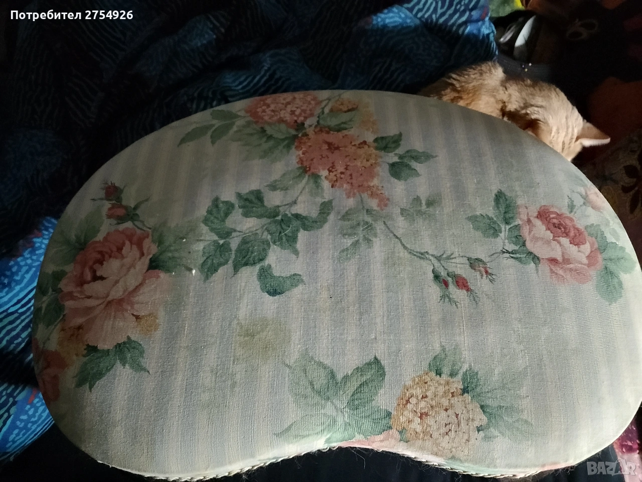 бъбрековидна табуретка в стил винтидж -рози, снимка 1