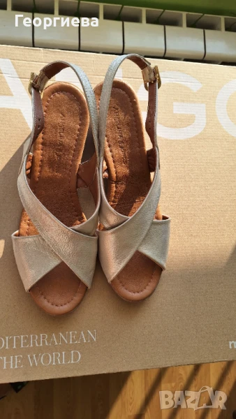 Златисти леки сандалки, снимка 1