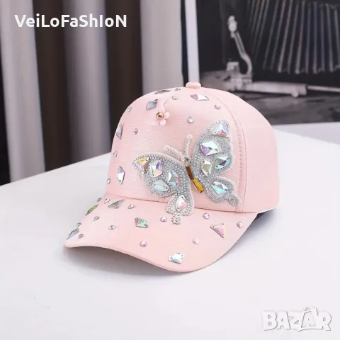 Нова дамска шапка с козирка