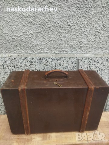 Дървен куфар със заключване и кожена дръжка , снимка 6 - Антикварни и старинни предмети - 43905101