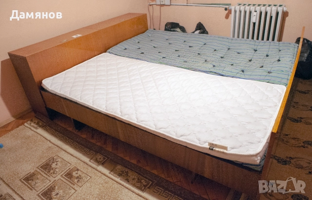 Четирикрилен гардероб, спалня и подарък - тоалетка И 2 нощни шкафчета, снимка 5 - Гардероби - 52787968