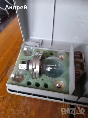 Стара кутия автомобилни крушки Osram, снимка 5 - Други ценни предмети - 48434627