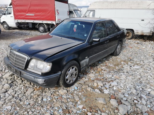 Mercedes-Benz W124 (facelift 1990г) 300 D Turbo (147 кс) Automatic На части, снимка 2 - Автомобили и джипове - 39695614