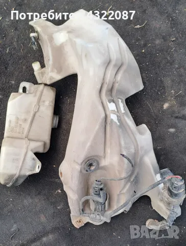 Казанче течност за чистачки и помпички от Audi A4 B7/ Ауди А4 Б7 2.0TDI 140к.с , снимка 2 - Части - 50358604