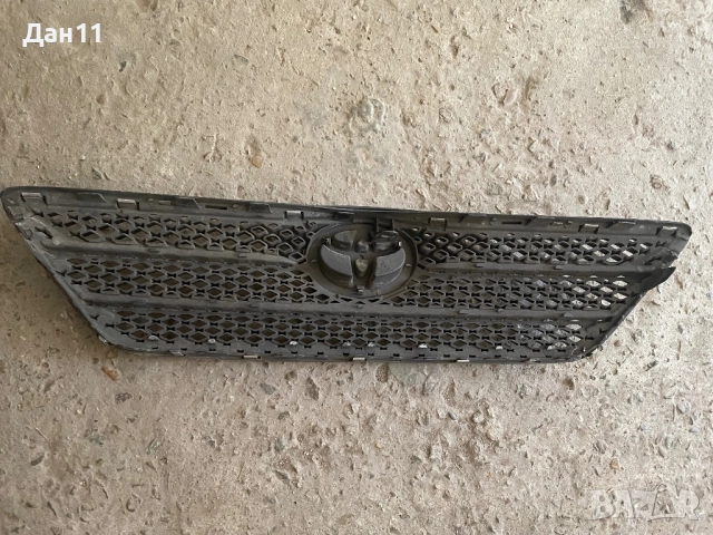 Решетка/маска Toyota Corolla 2001-2004, снимка 2 - Части - 51731248