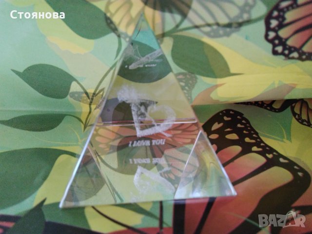 Кристална пирамида "I love you", снимка 10 - Статуетки - 32398130