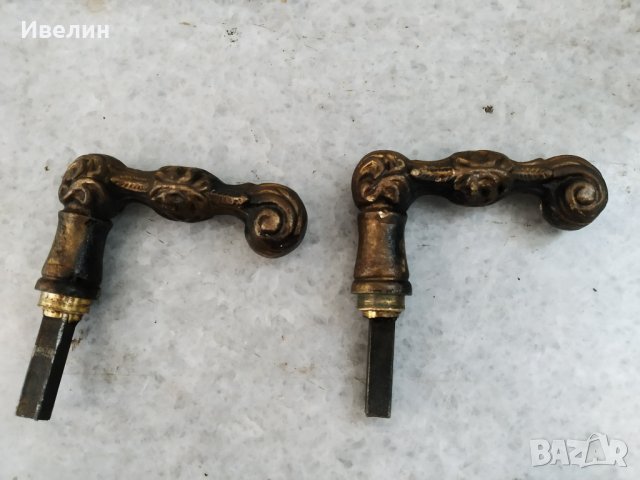 осем стари дръжки за врата от бронз, снимка 1 - Антикварни и старинни предмети - 26497591