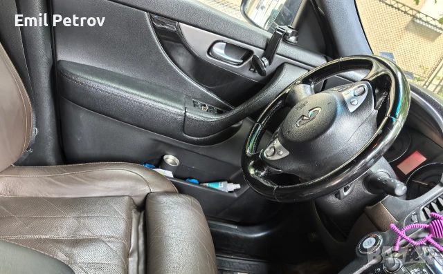 Infiniti FX30 D, снимка 11 - Автомобили и джипове - 53422829