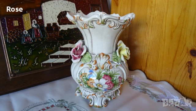 Ваза  Bassano Italy с четири рози и цветен декор., снимка 2 - Декорация за дома - 50971727