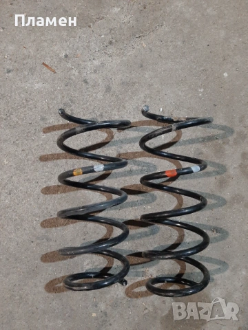 Продавам два броя пружини за Дъстър