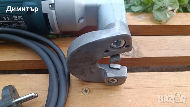 Bosch GSC 2.8 професионална електрическа ножица за ламарина с нов комплект ножове, снимка 8 - Други инструменти - 39581018