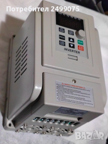 Инверторен честотен преобразувател, еднофазен вход 220V към трифазен изход 380V -2,2 КВт