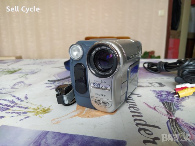 Видеокамера Sony DCR-TRV260 20x Optical Zoom 990x Digital Zoom Digital8 Camcorder , снимка 1 - Камери - 43369333