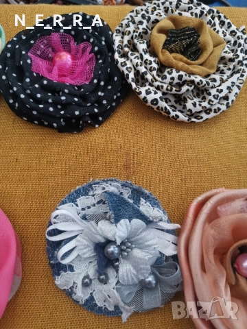 Дизайнерски брошки от плат, снимка 4 - Други - 51793616