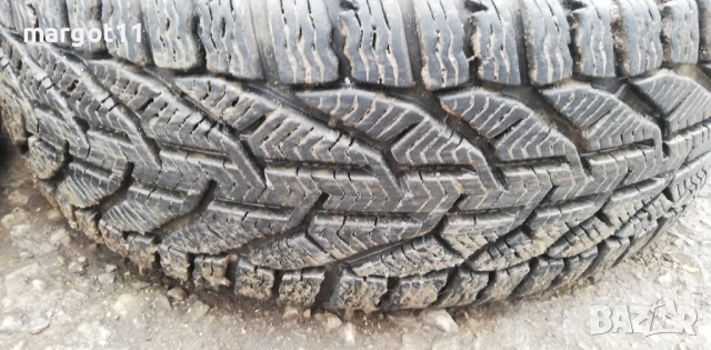 2бр зимни гуми 195/60/15 ДОТ4423г и грайфер 8мм, снимка 2 - Гуми и джанти - 52672734